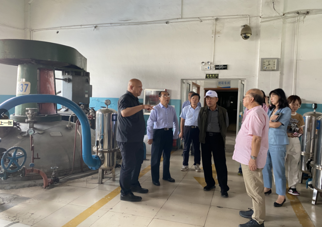 中國糧食行業(yè)協(xié)會(huì )雜糧分會(huì )理事長(cháng)王振忠一行來(lái)內蒙古雜糧企業(yè)實(shí)地調研